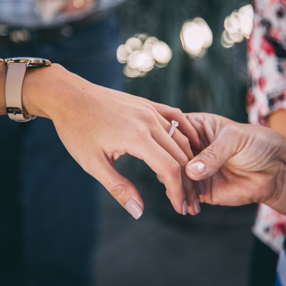 உன்னையே சுற்றி வருவேன் கடிகார முள் போல